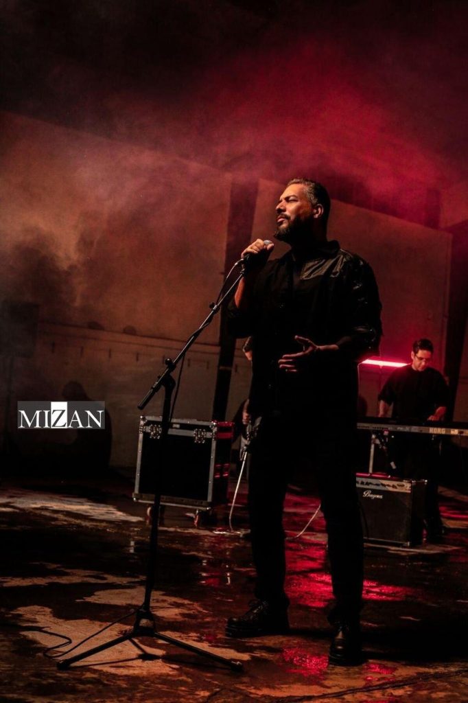 یک خواننده جوان مرزها مانع پروازند، «بیمرز» برای عبور ساخته شد