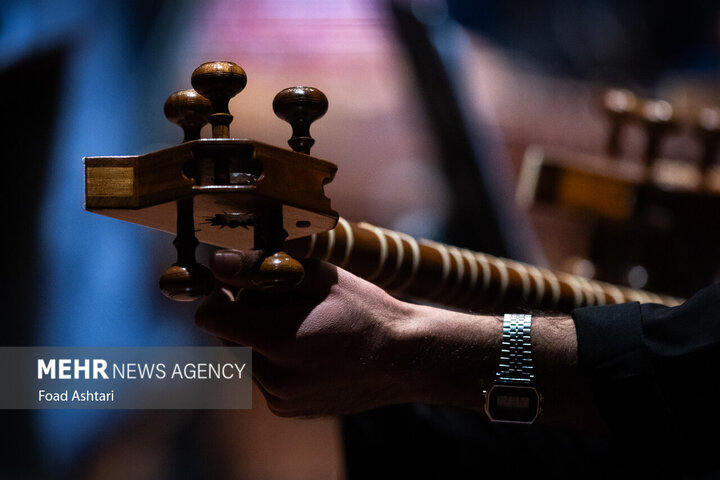 تجربه تماشای یک شب موسیقایی با سه‌تار و ارکستر